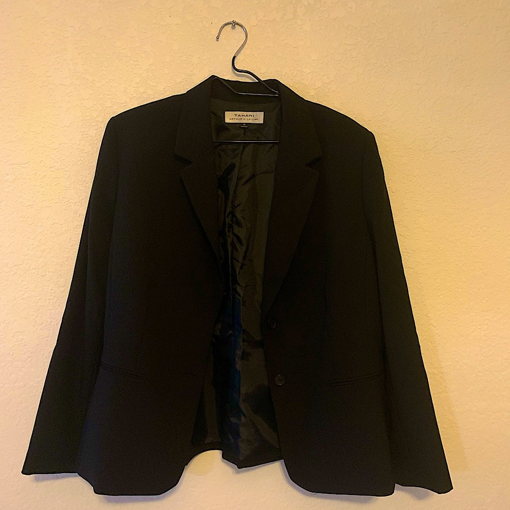 TAHARI Black Suit Jacket